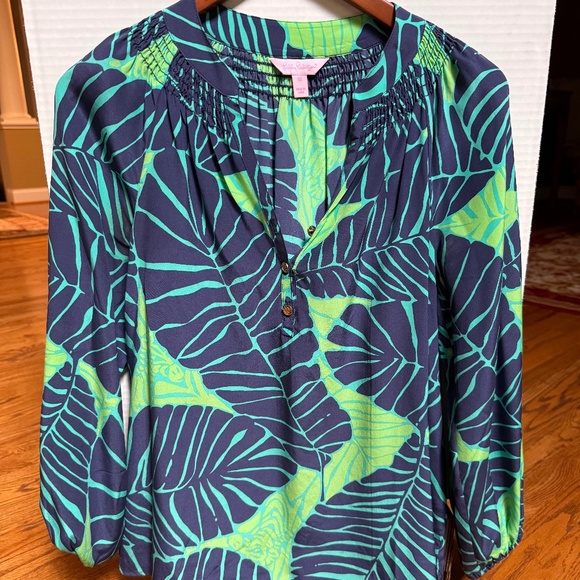Lilly Pulitzer Elsa Silk Top --Like New Green and Navy --Size Extra Small - Picture 1 of 2